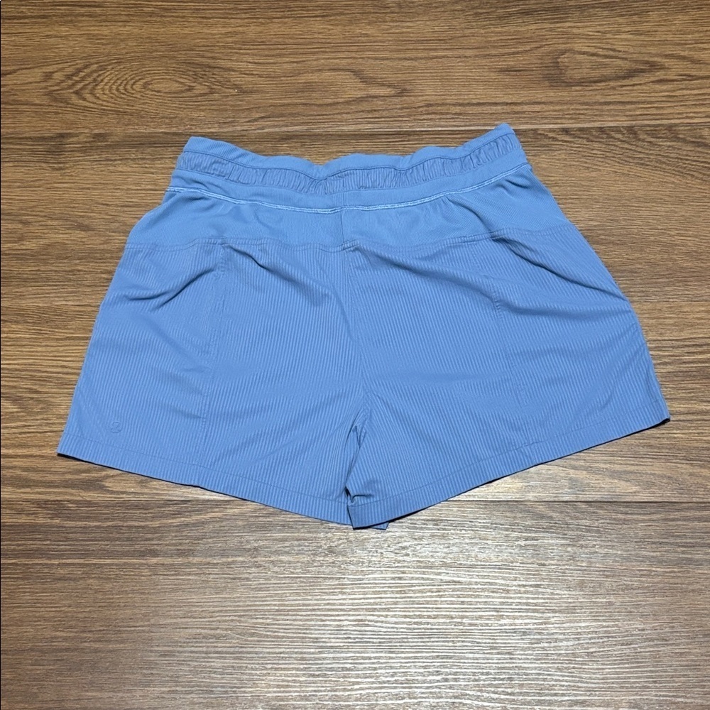 Lululemon Shorts Women’s Dance Studio HR Yoga Gym Oasis Blue Sports Nylon Size:8 - Picture 3 of 6